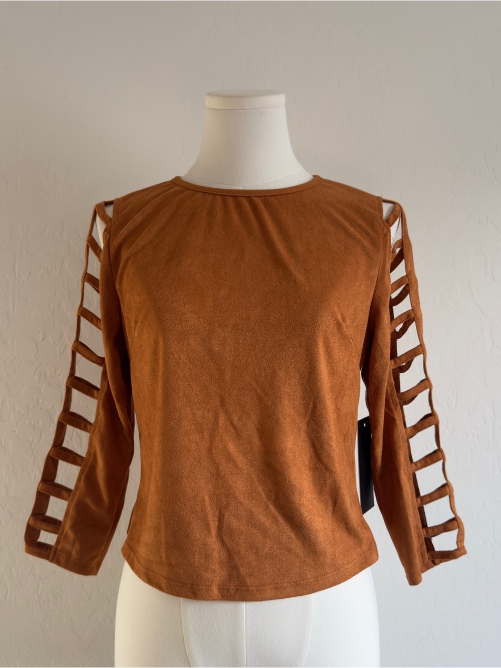 Women's Cutout Ladder Sleeve Top - Rust